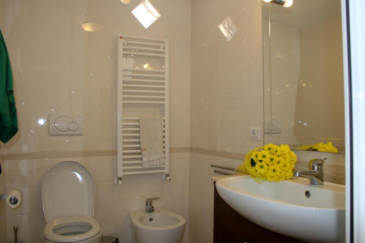 Attico Con Terrazza Santa Cecilia Apartment Rome Bagian luar foto